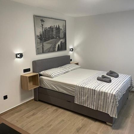 Apartments Anka Pula Eksteriør billede