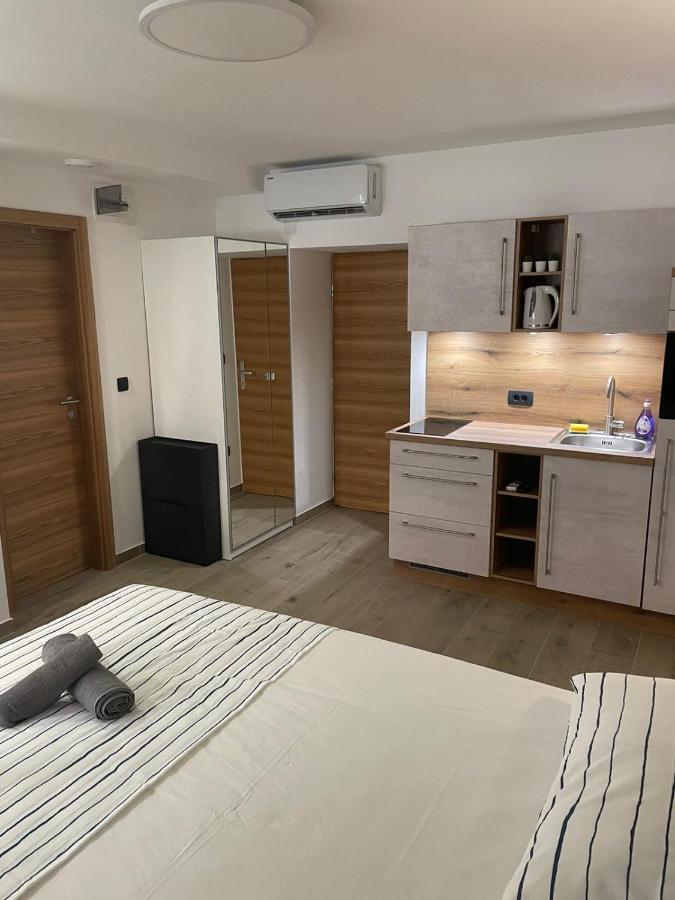 Apartments Anka Pula Eksteriør billede