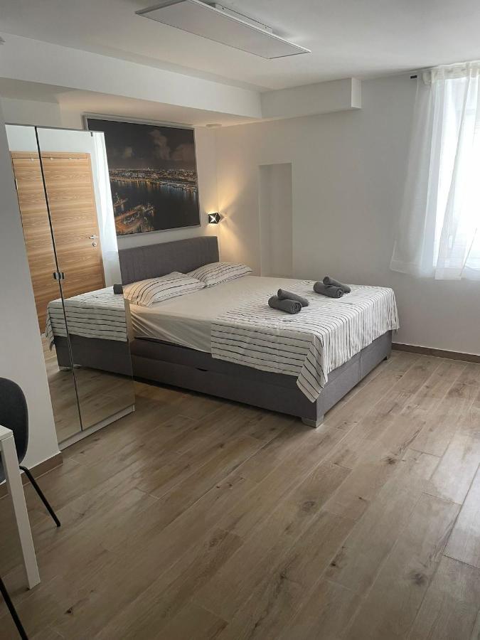 Apartments Anka Pula Eksteriør billede